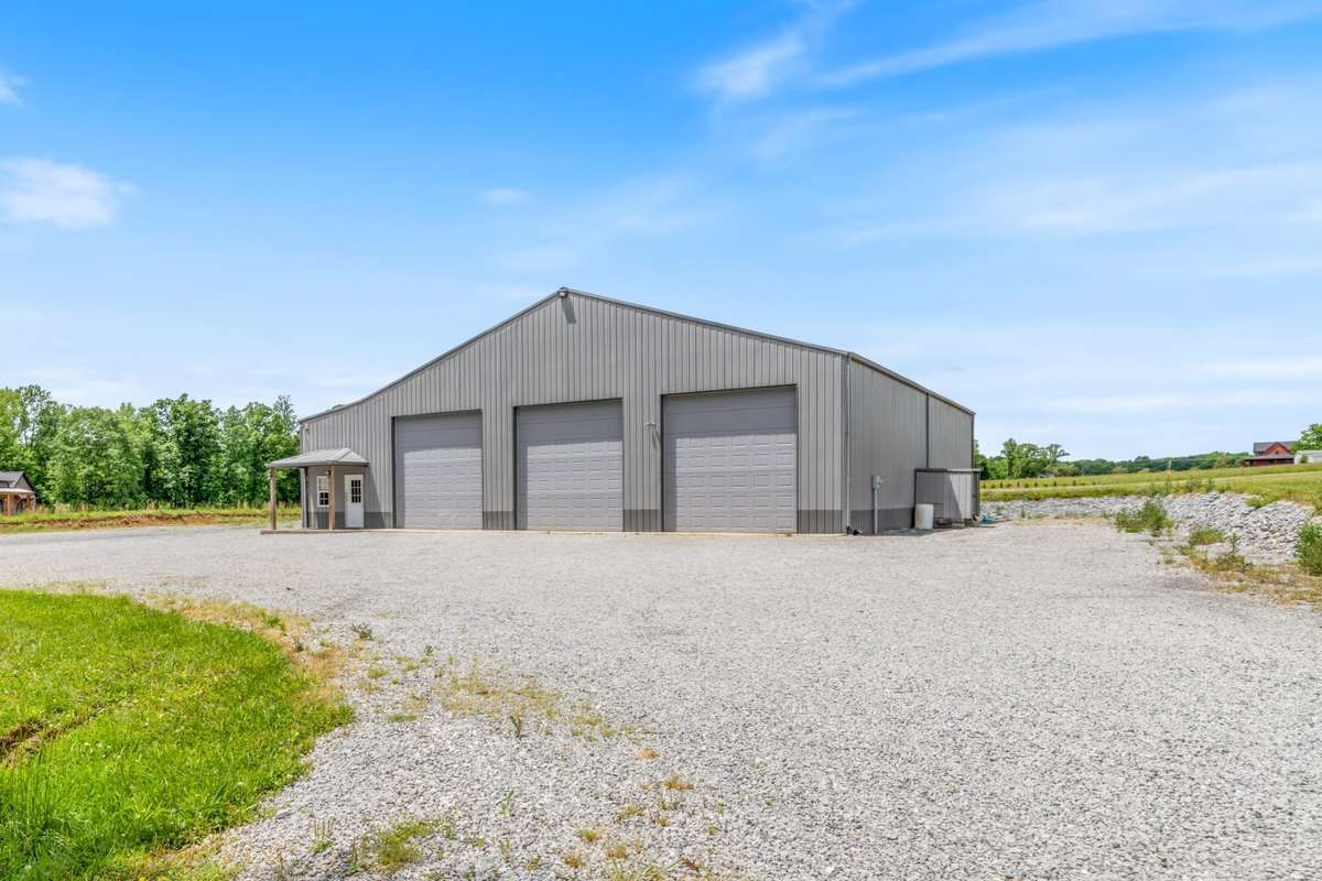 6000 sqr ft heated floor shop!!