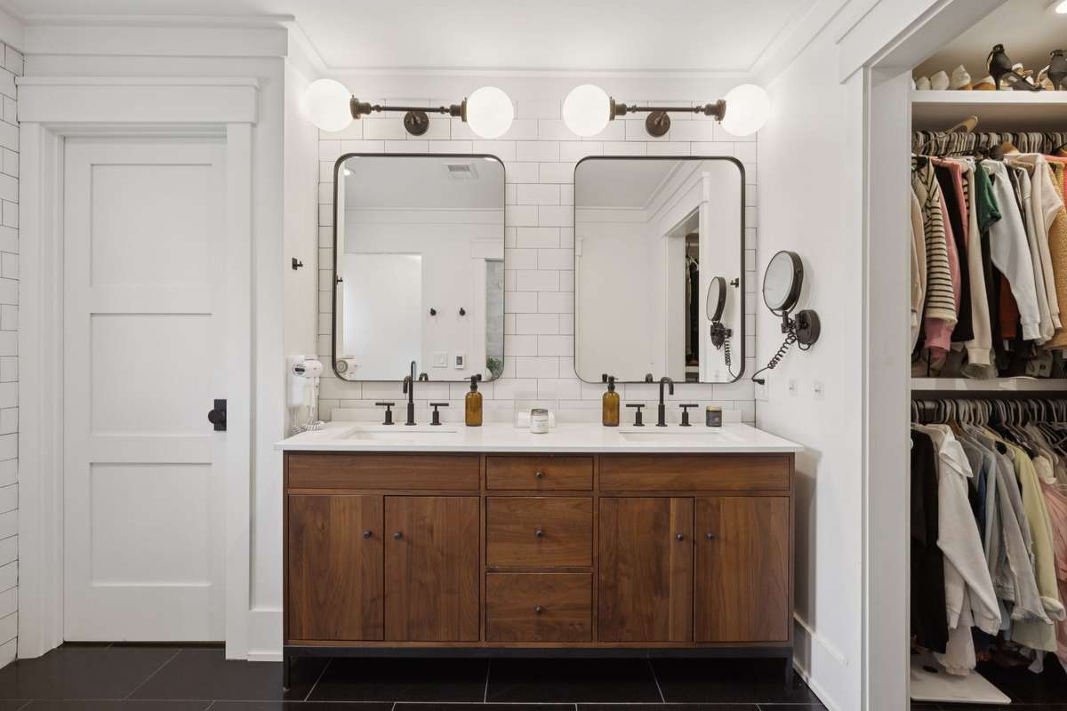 Master bathroom with double sinks!