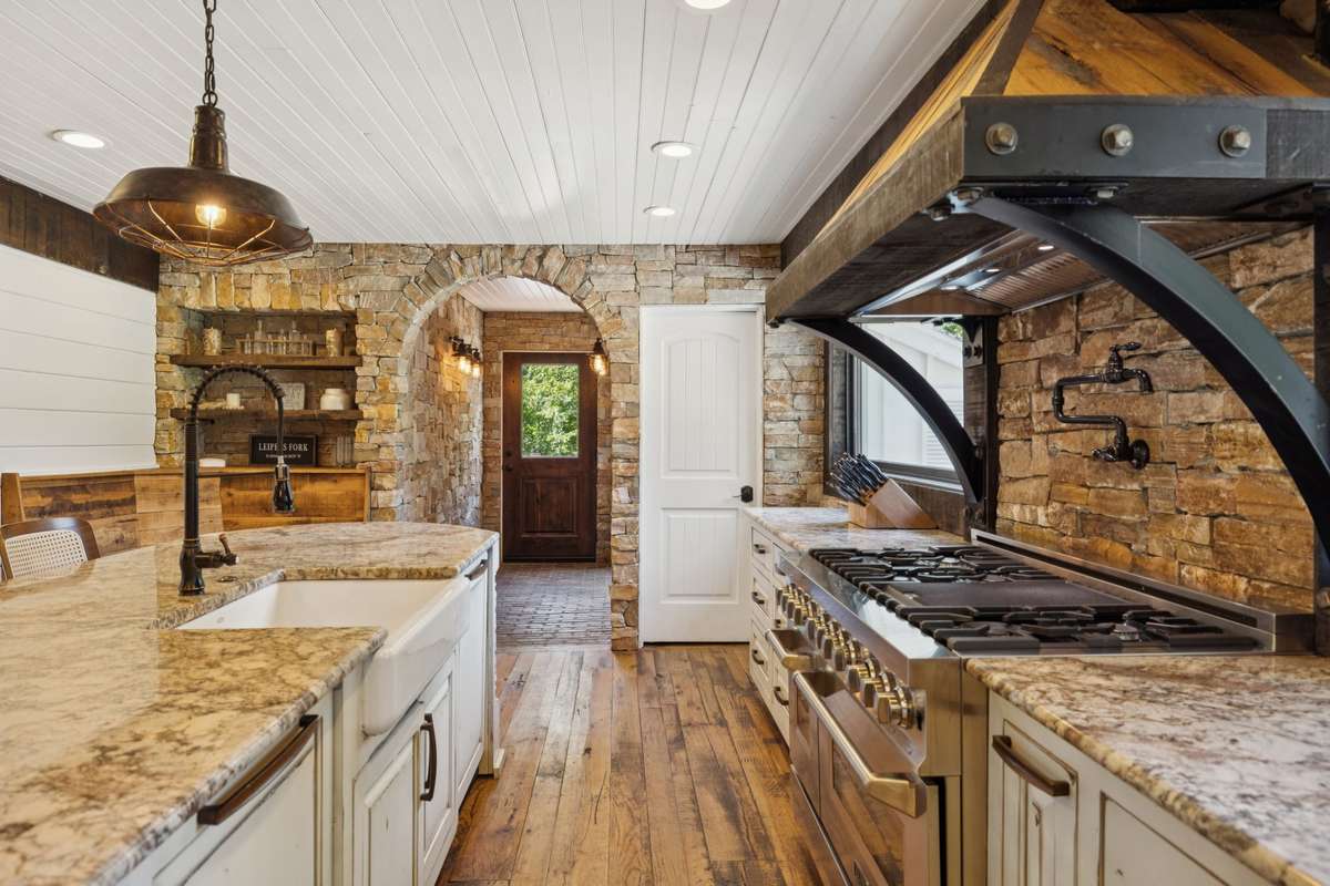 Custom kitchen with large gas range/cooking area!
