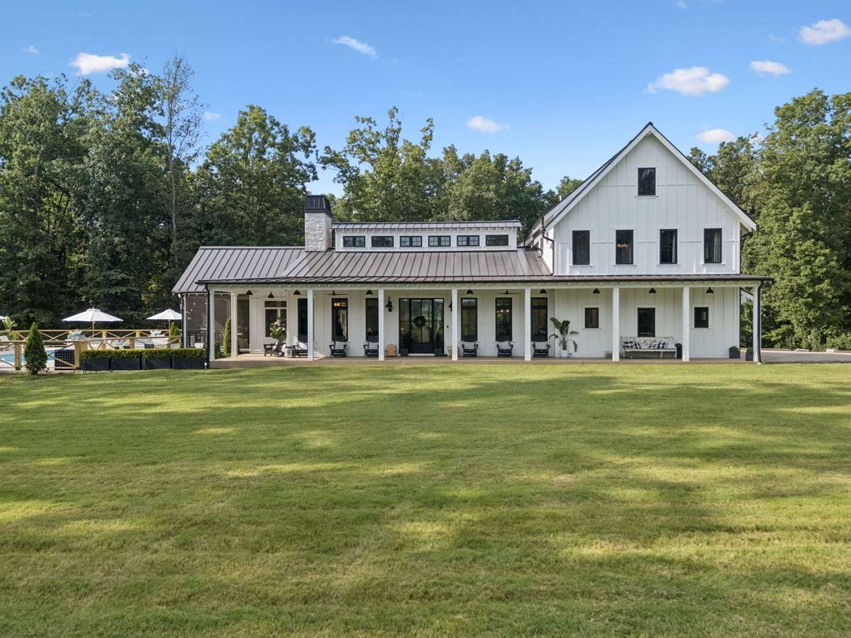 Daylight view of 5532 Pinewood Road