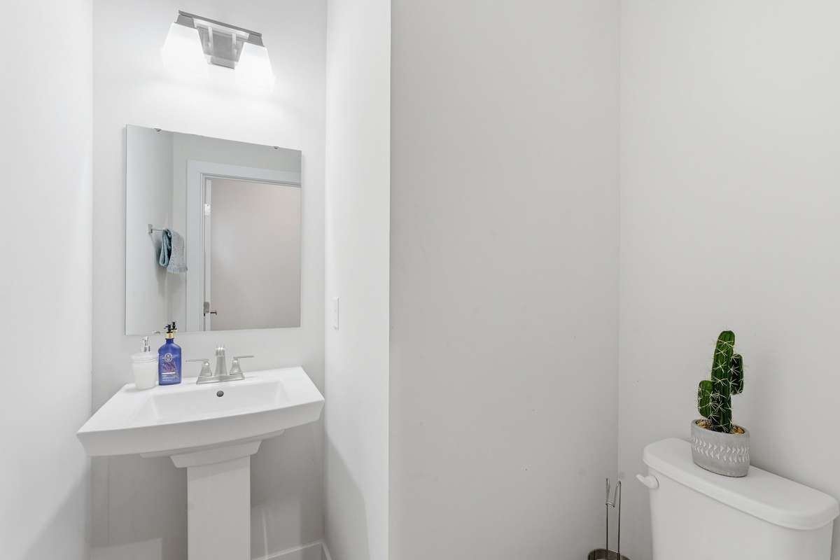 1st floor 1/2 bath