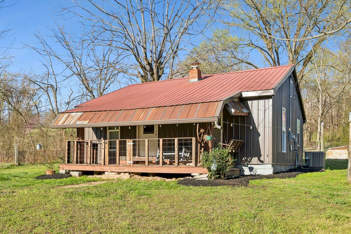 Uniquely awesome cottage with a historic charm. Covered front porch overlooking bluffs across the road.