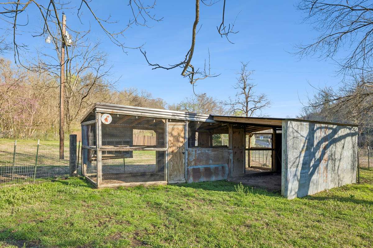 Additional paddock with outbuildings for the animals.