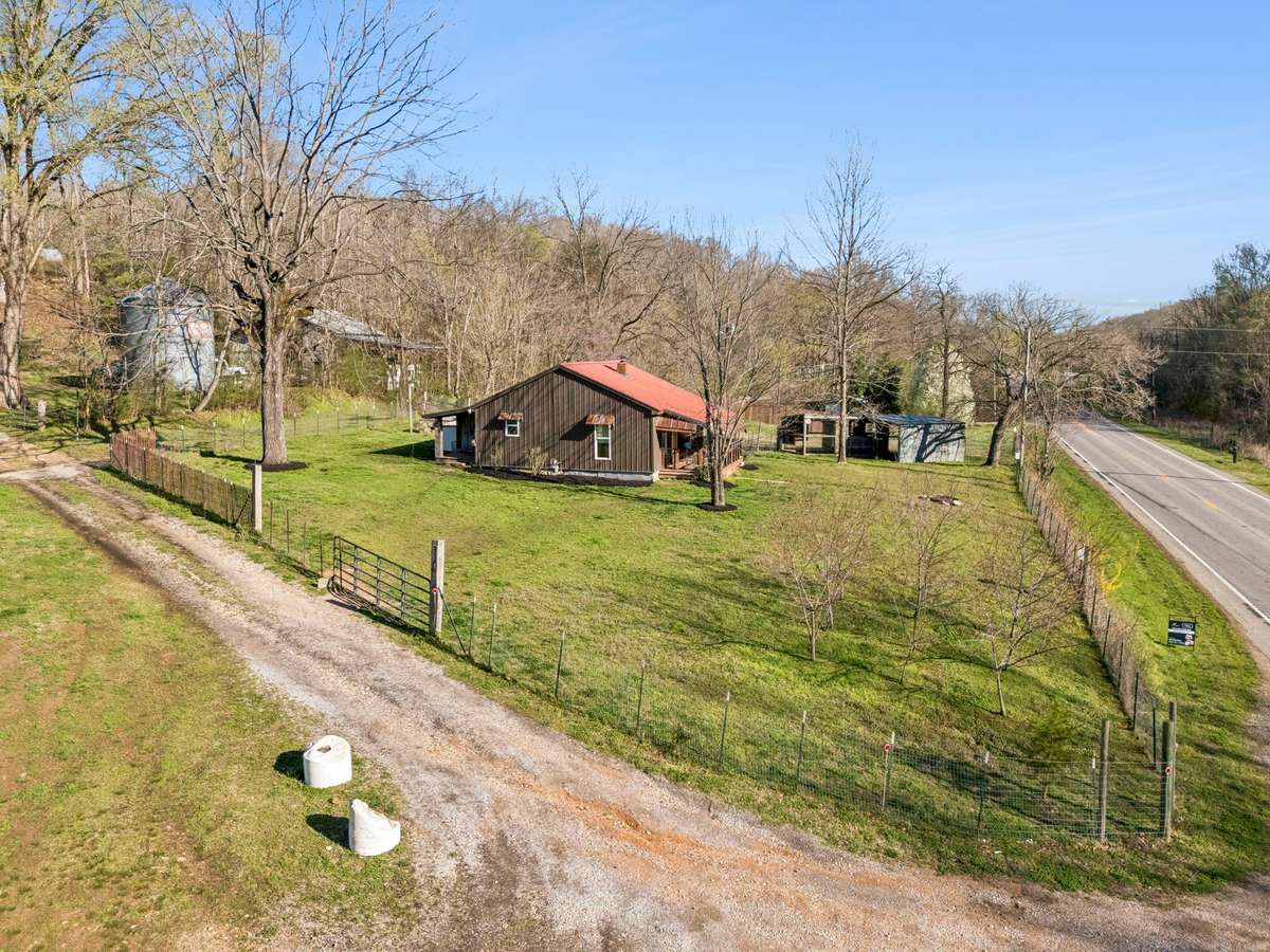 A shared driveway easement separates the house from the workshop.
