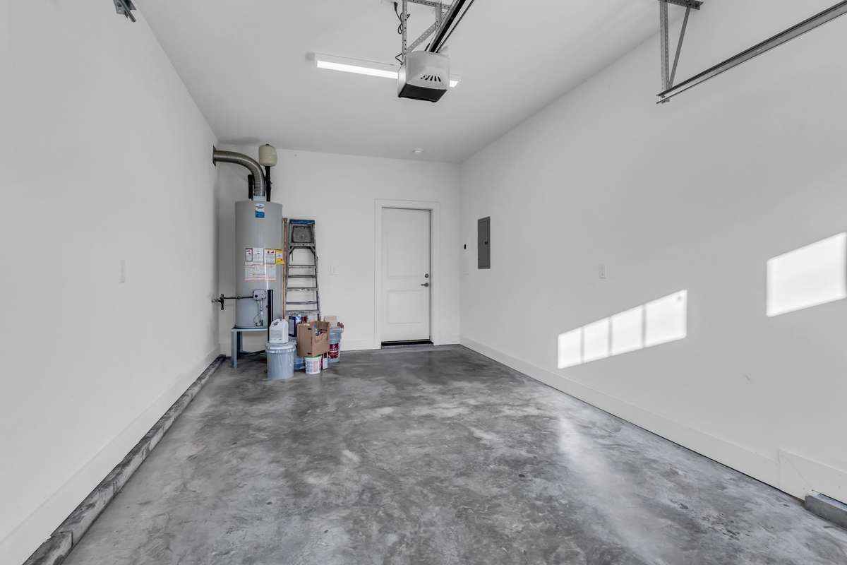 One car garage.