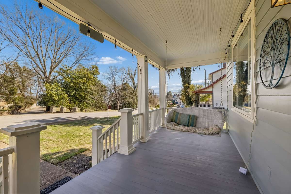 Large front porch with lake views!