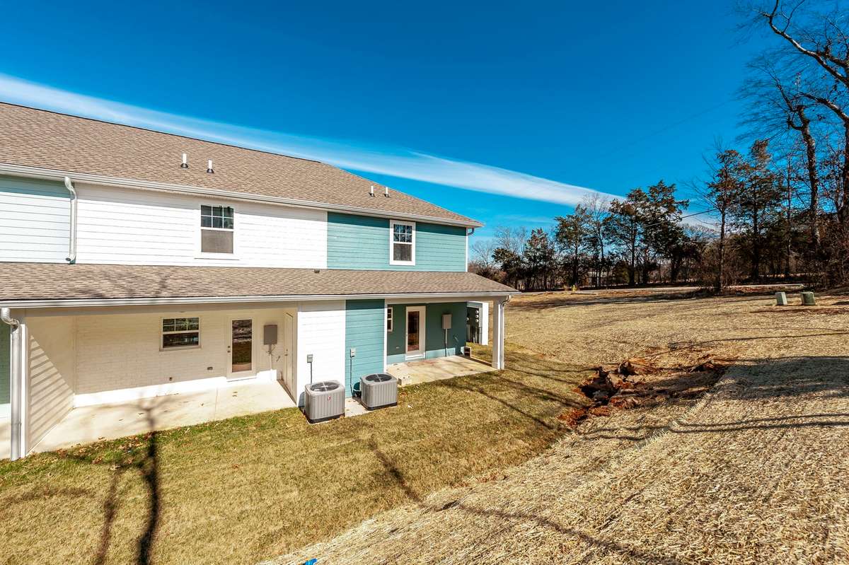 Just minutes from shopping and restaurants!