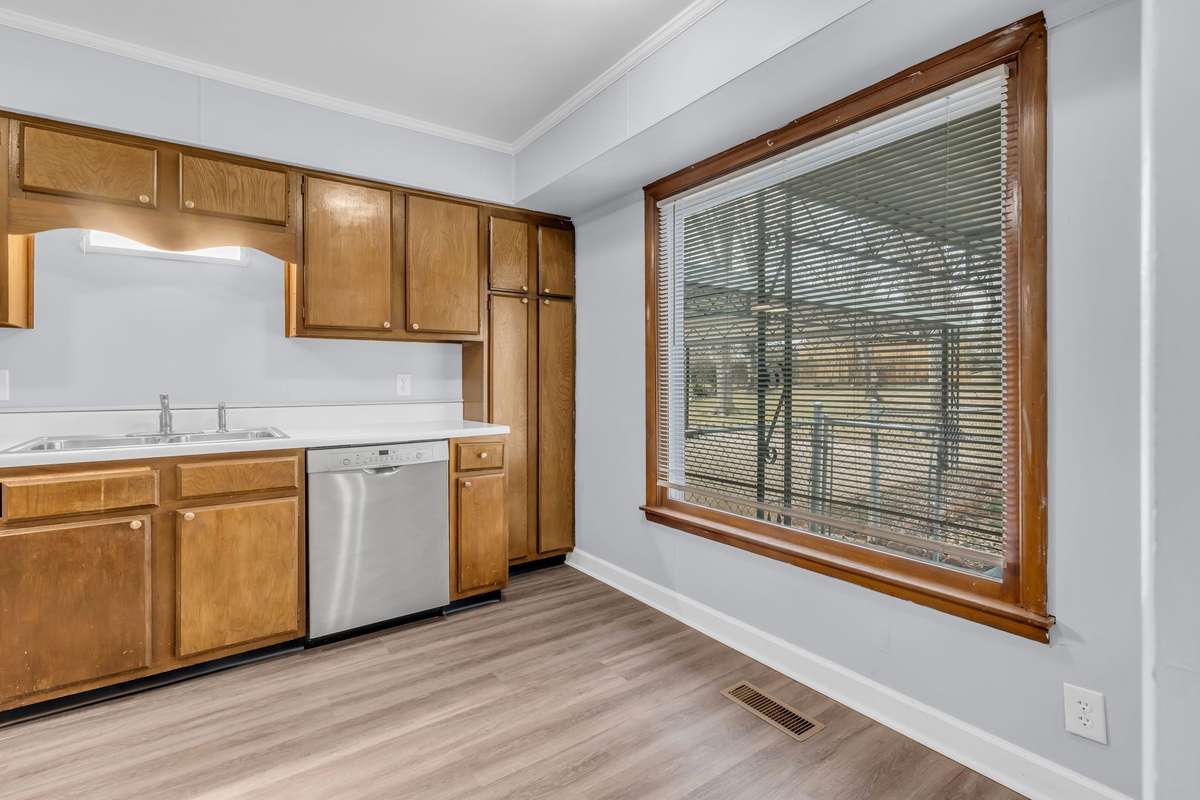 Kitchen with dishwasher