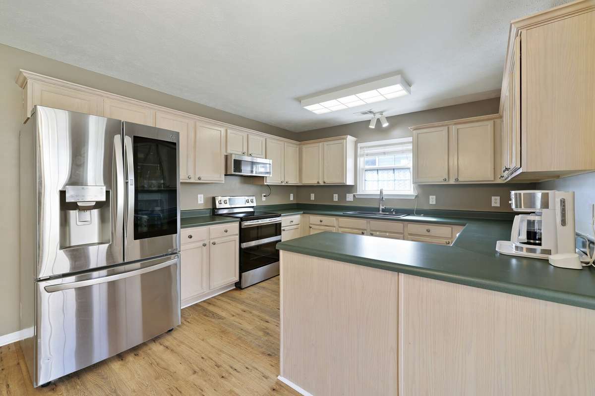All stainless appliances remain