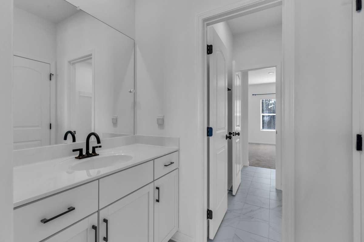 Jack & Jill bathroom upstairs adjoining 2 bedrooms..
