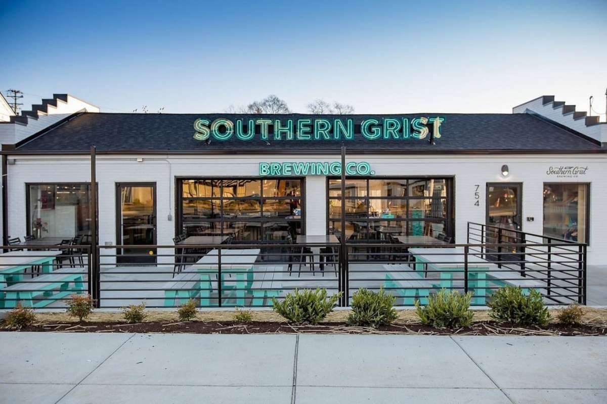 Across the street you'll have plenty of walkable options to explore, such as breweries, workout classes, cafes, spa house, bars, ect!