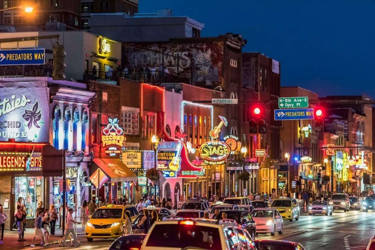 Located 3 miles to Broadway!