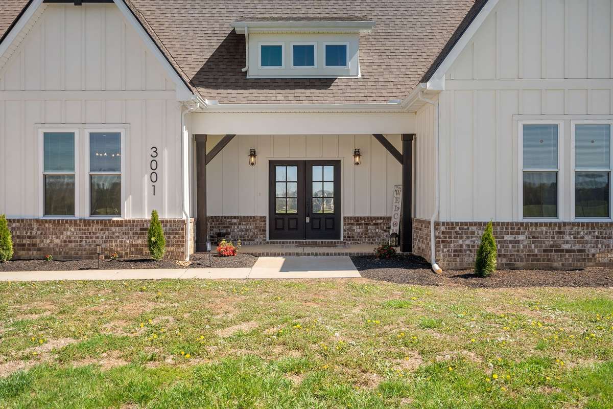 Welcoming covered front porch! Perfect spot to relax and greet guests!