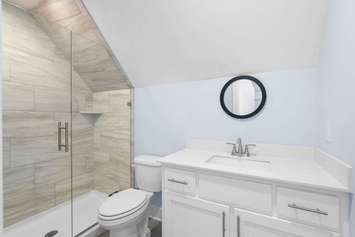 Modern and clean design in the 4th bathroom!