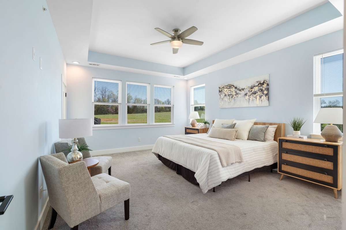 Spacious primary bedroom!