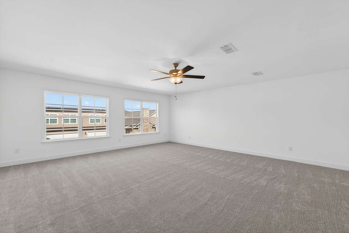 Huge Bonus room with Private Bathroom and two Closets