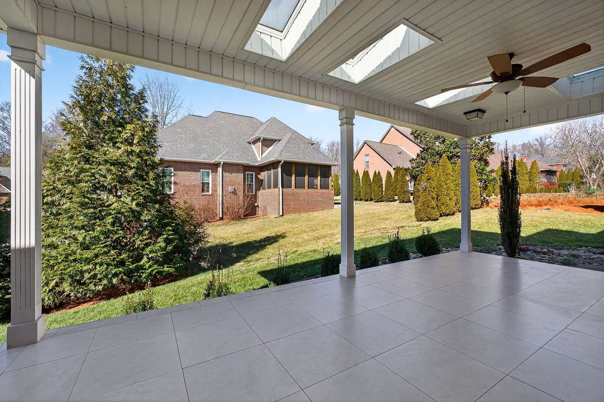 COVERED BACK PATIO