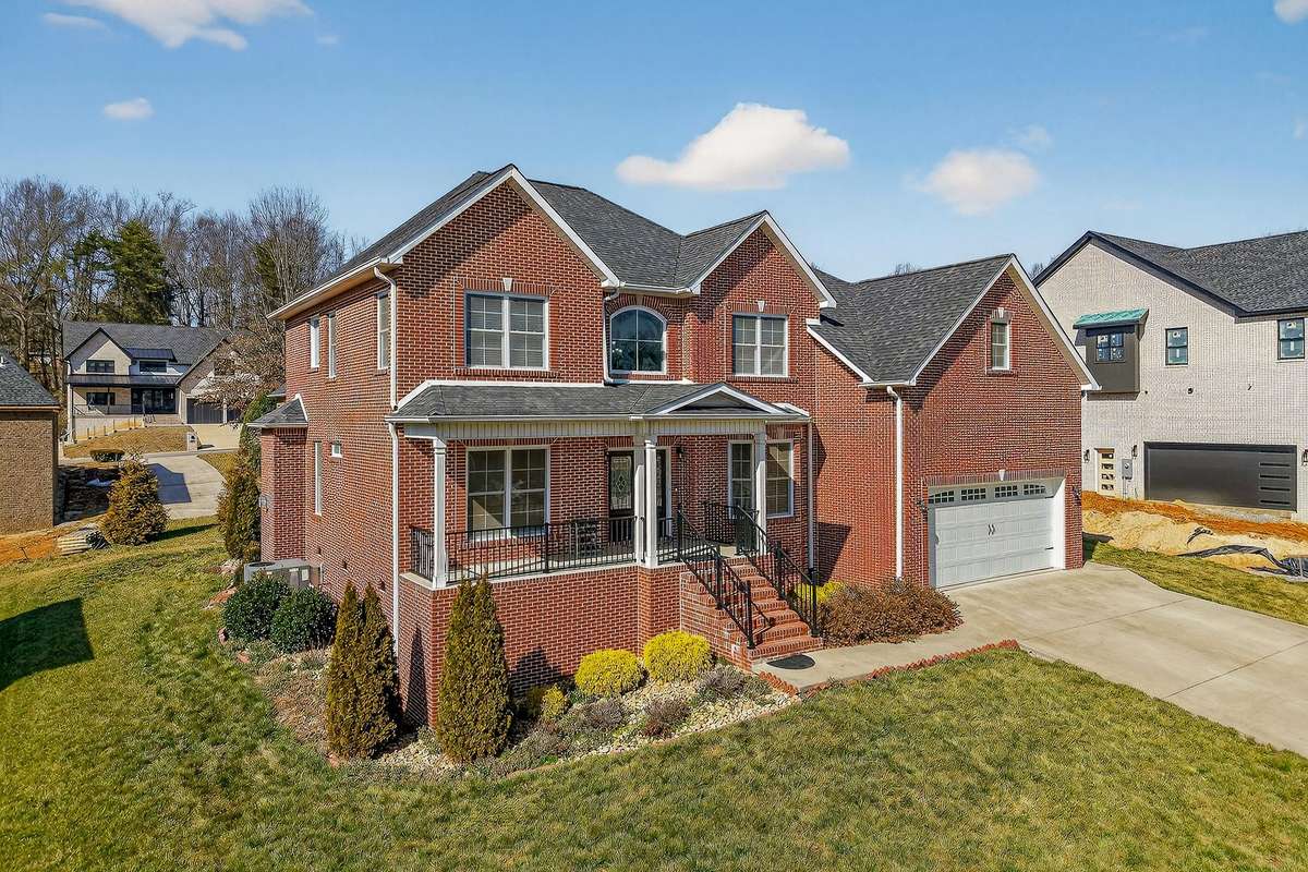 ALL BRICK HOME WITH 3810 SQUARE FEET