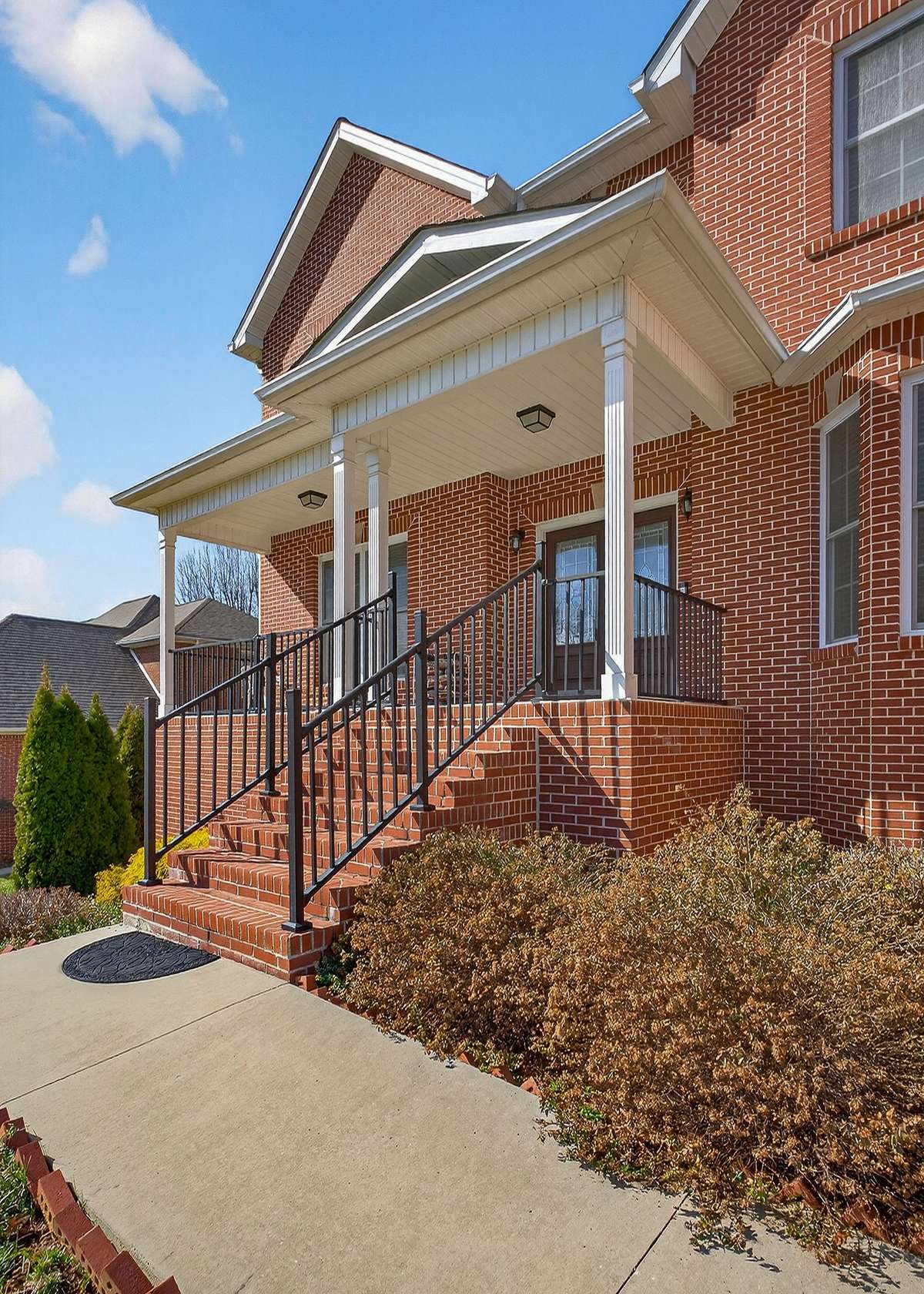 COVERED FRONT PORCH