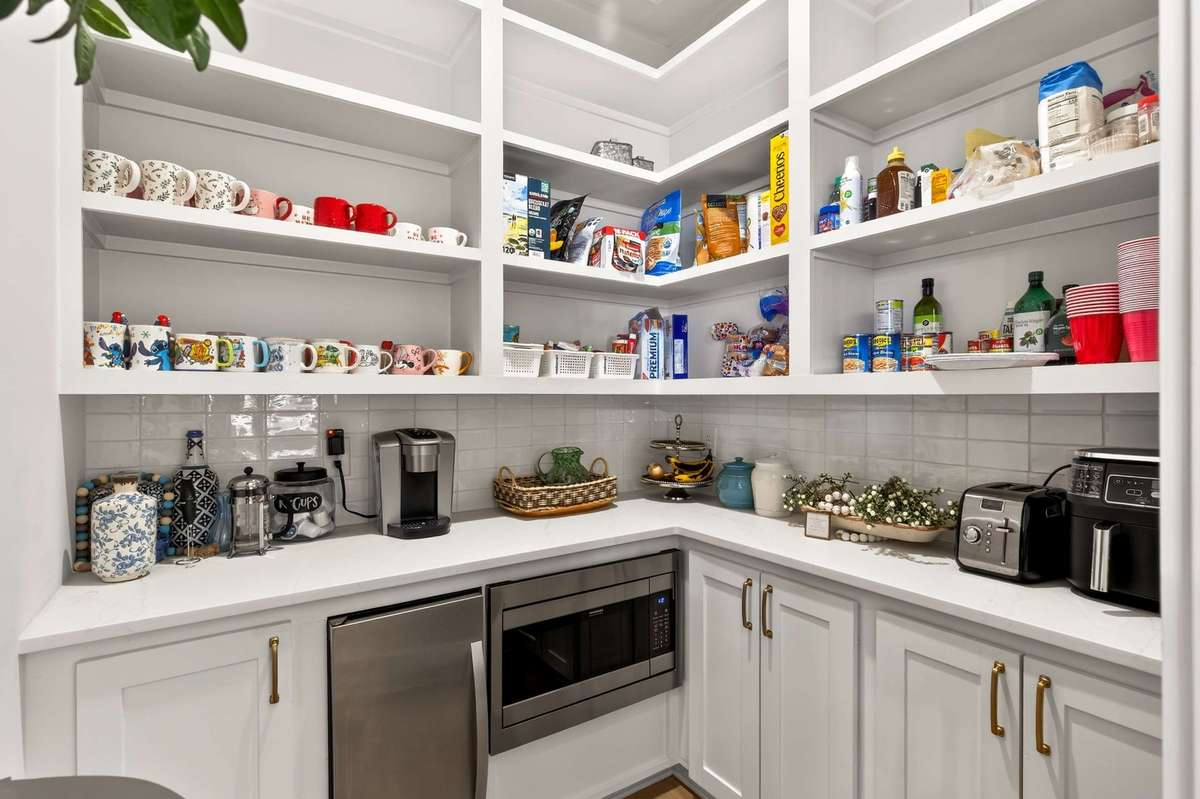 Keep your coffee machine, toaster and microwave out of sight, but so convenient!