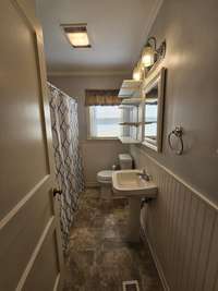 Guest Bath w/ Linen Closet