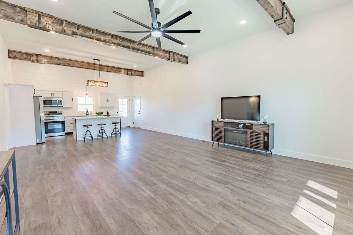 Spacious living room
