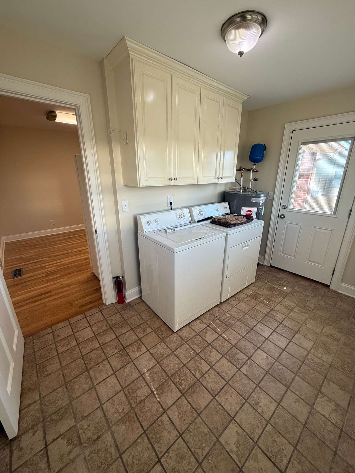 1353 Laundry room