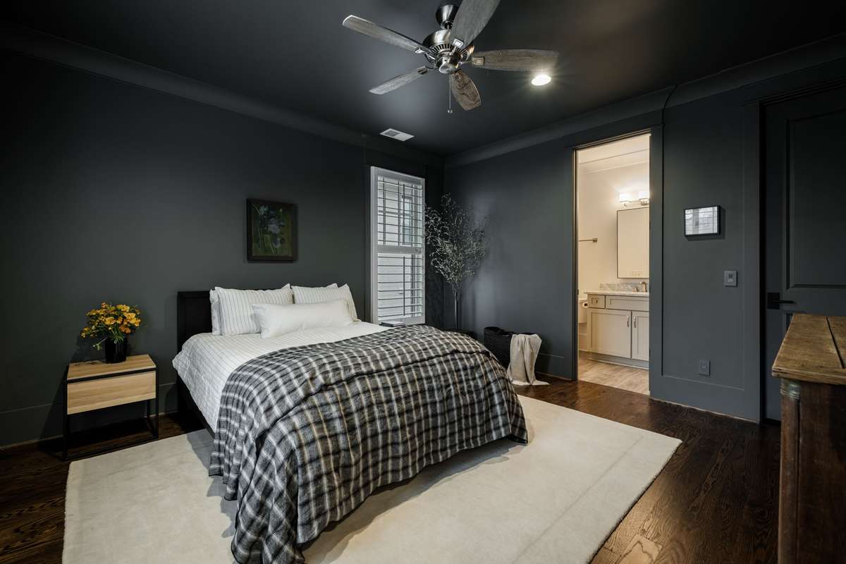 Secondary bedroom with ensuite bath access