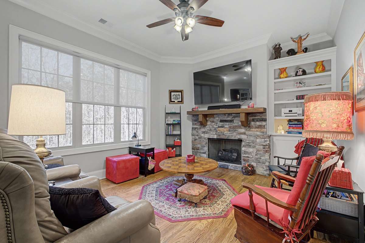 Family Room/Den adjoining the eat-in kitchen