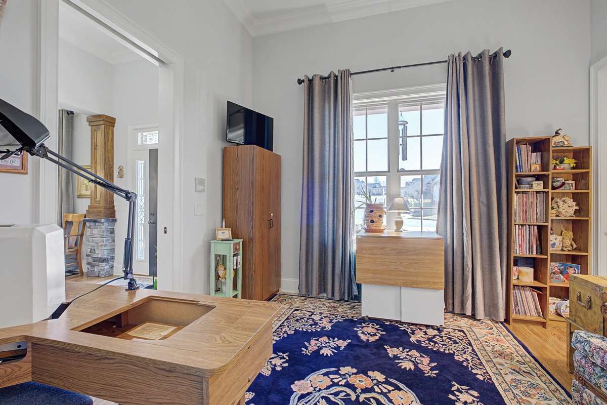 Guest ensuite bedroom on main level