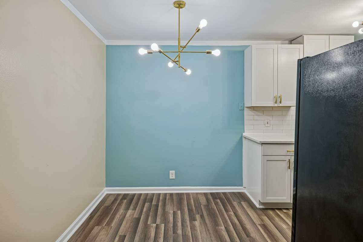 Bold lighting fixture is set off against the decorative pop of color in your dining area! 550 Harding Place, #F 107, Nashville, TN 37211