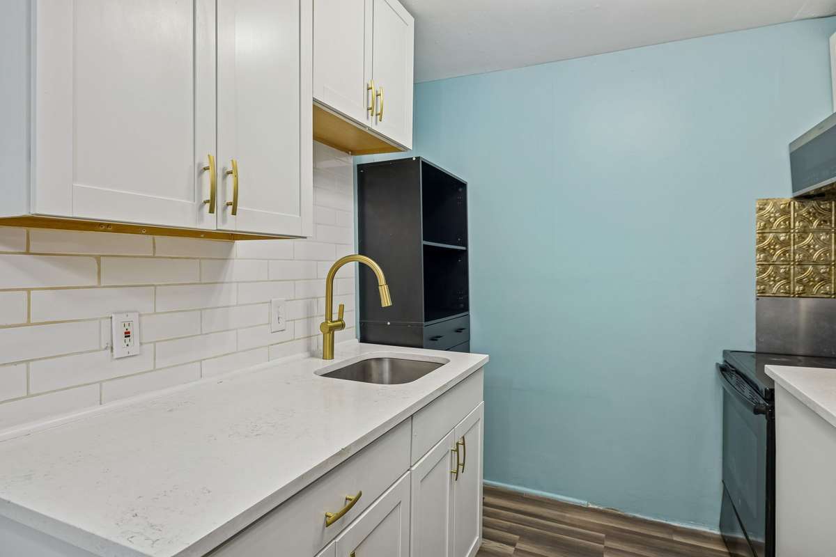 Kitchen has updated cabinetry and hardware! 550 Harding Place, #F 107, Nashville, TN 37211