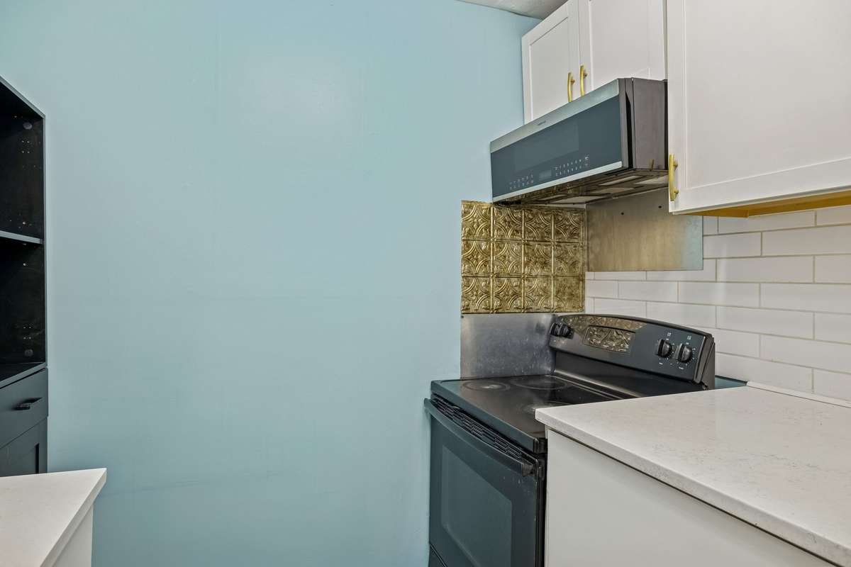 All appliances provided that includes stove, microwave, and side-by-side fridge! 550 Harding Place, #F 107, Nashville, TN 37211