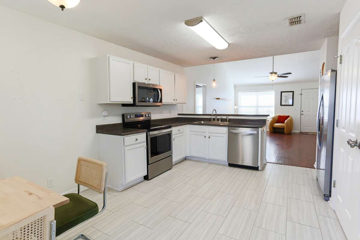 Stainless Steel appliances & granite