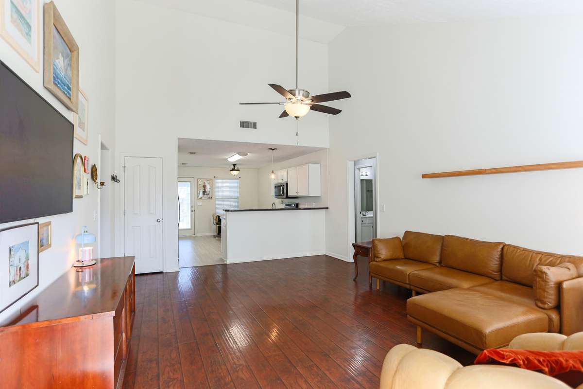 Nice, spacious living area to lounge or entertain in