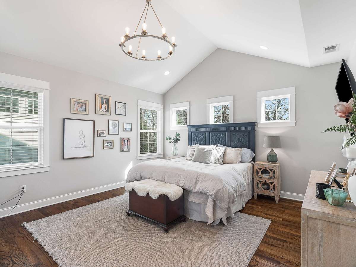 Spacious Primary Suite