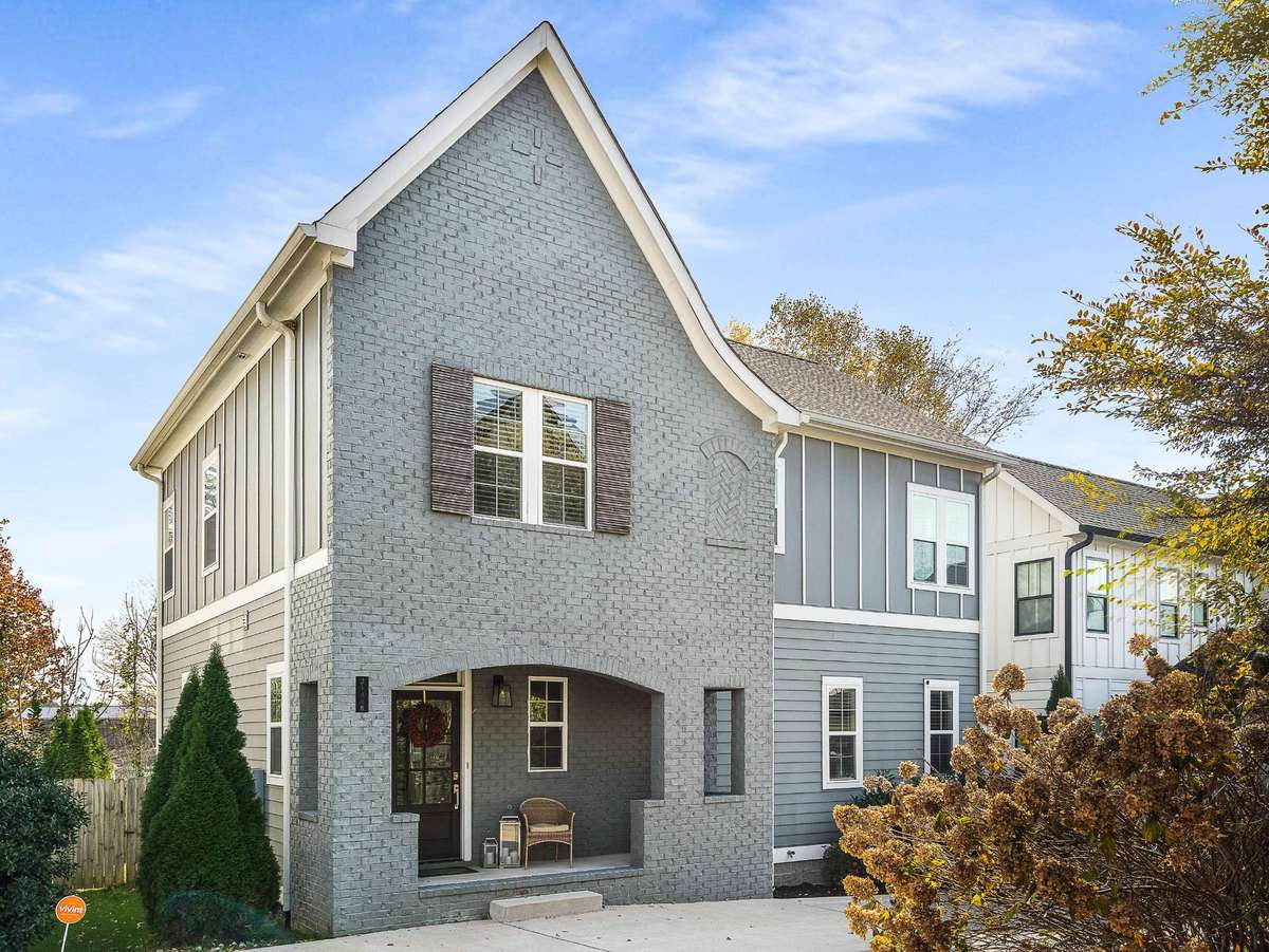 Welcome to 2146 B Oakland Street