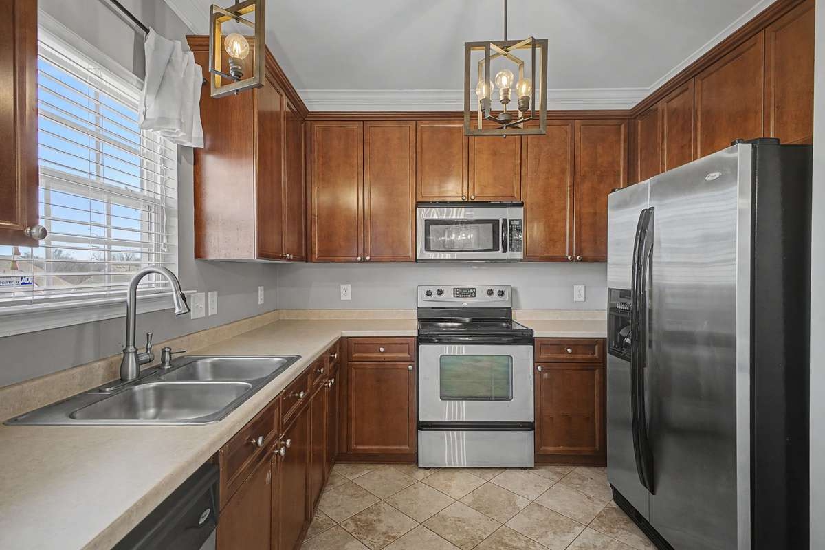 Lots of Kitchen storage,