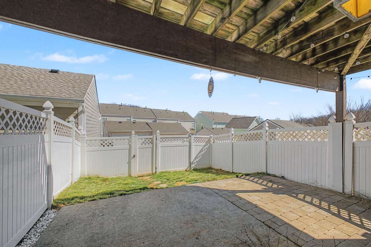 Plenty of space to gatherings and easy access to your vehicle parking.