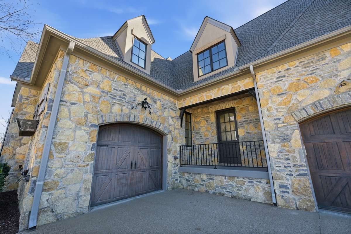 2 car and 1 car garages showing covered Juliet  porch (enty from main hallway inside)
