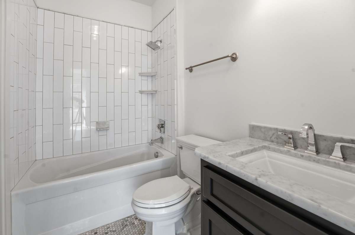 Upstairs primary bedroom bath