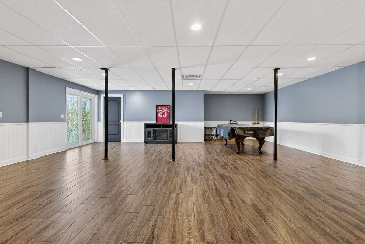 Pool table to convey