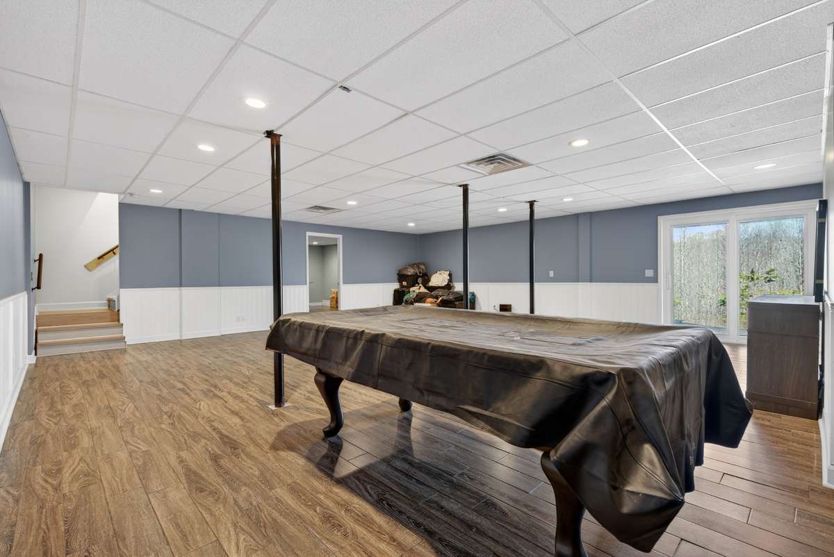 Pool table to convey