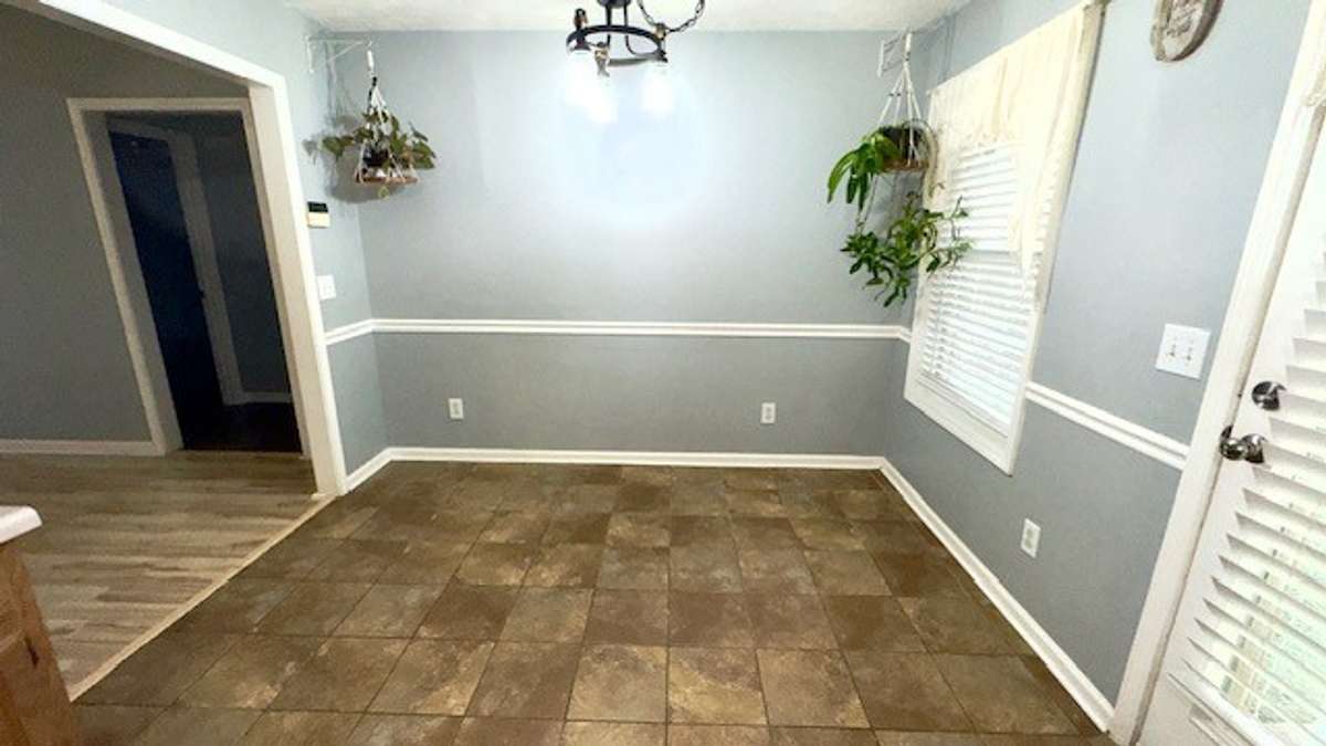 dining area off kitchen