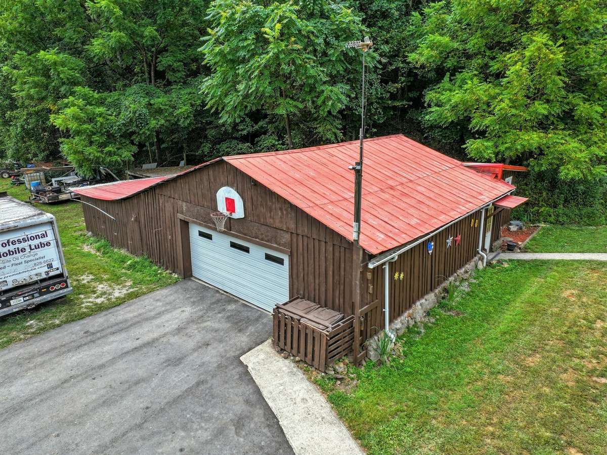 Nice aerial photo showing just how large the detached garage is!