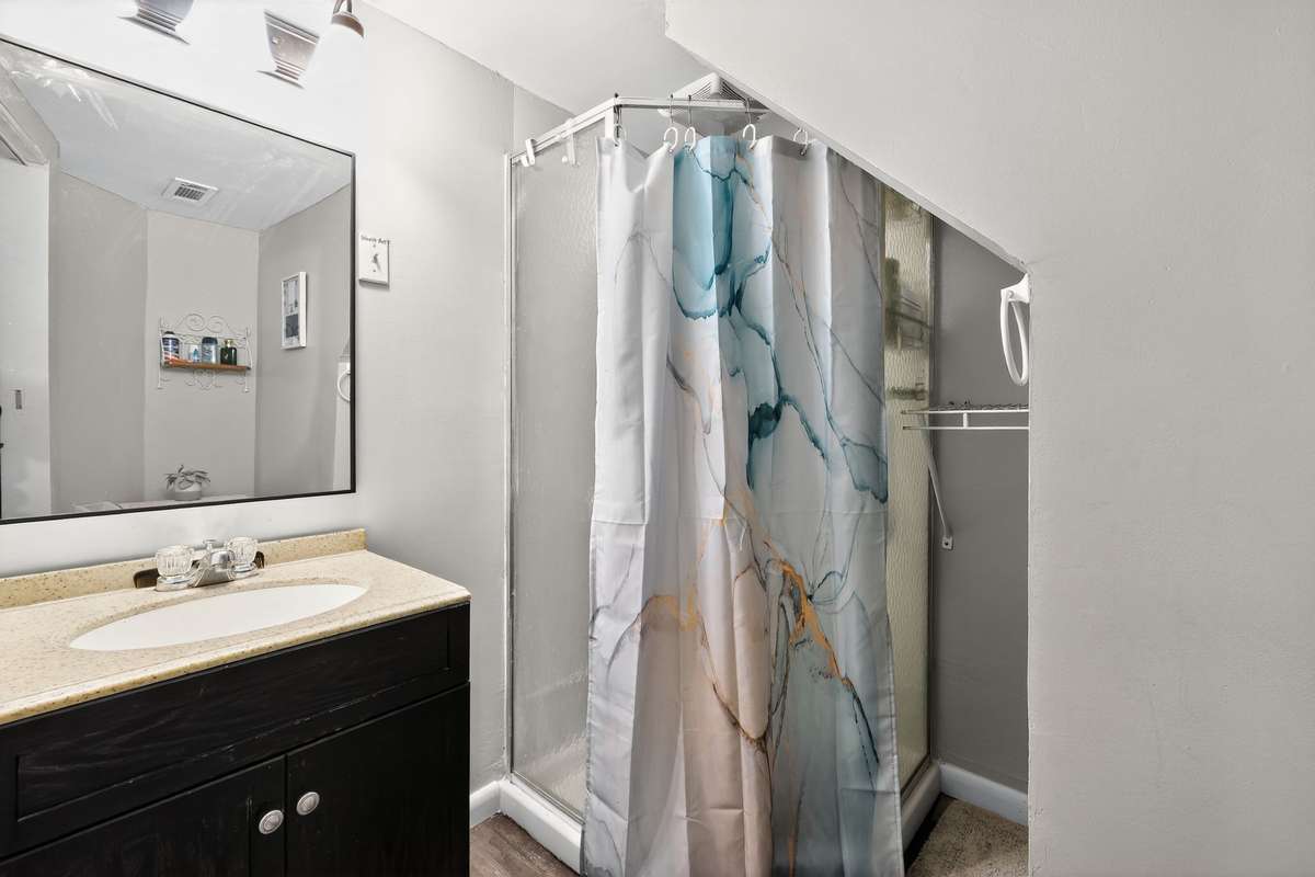 Downstairs full bathroom 4