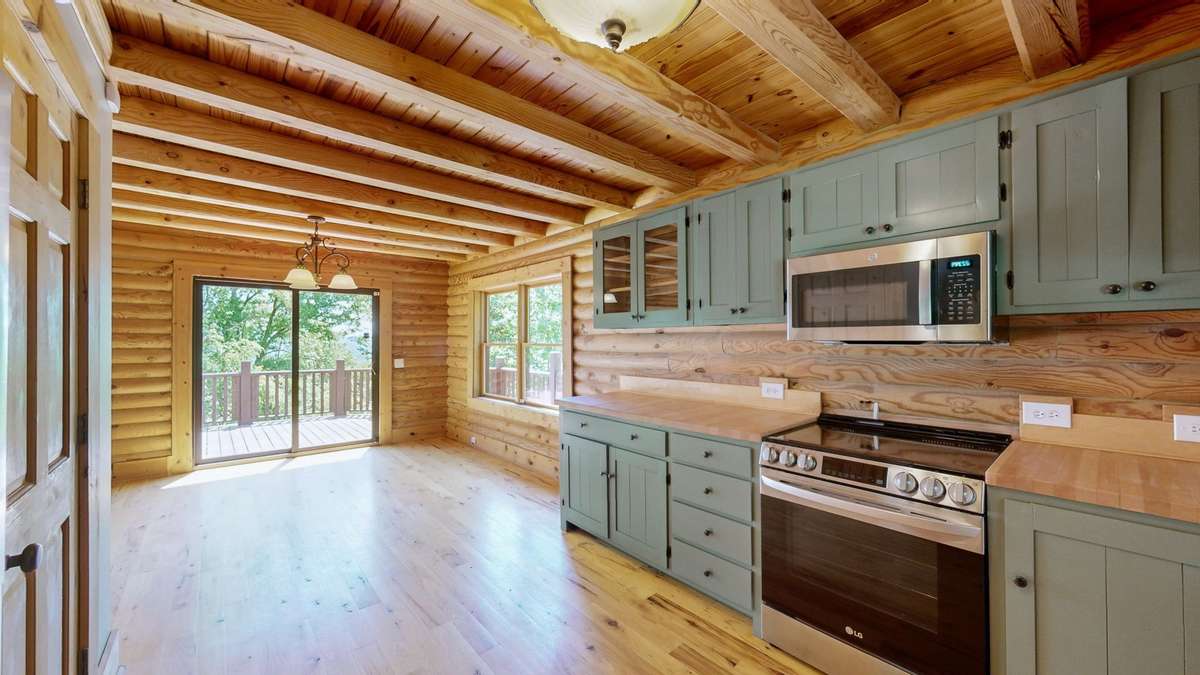 The large eat-in kitchen offers ample counter space, large pantry. Ready for large family gatherings or business retreats!