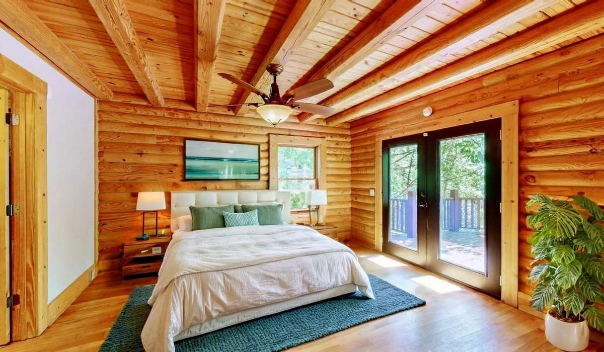 Master suite- Wake up in the tree tops and immediately step out to mountainside paradise!