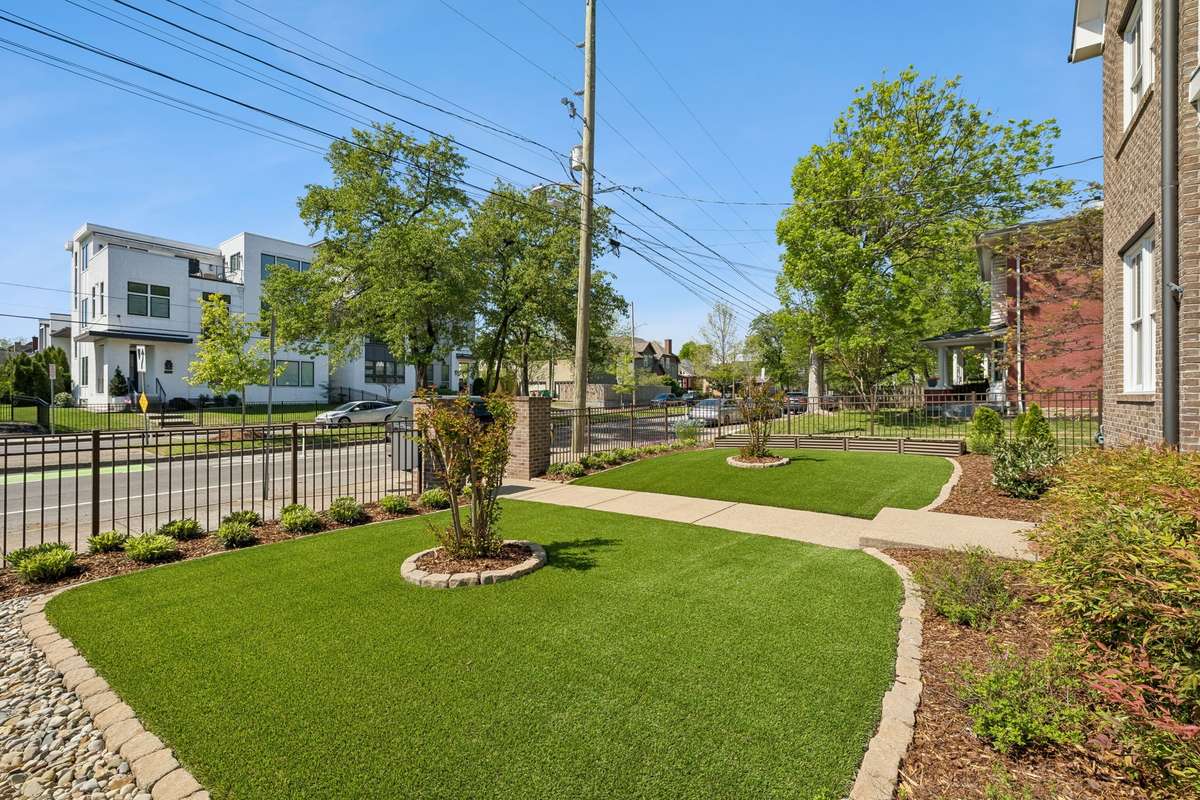 King Hollands Avenue (formerly known as South Street) is a beautiful boulevard with trees in the median, sidewalks, and adjacent to culinary hot spots, nightlife, music row, and entertainment.