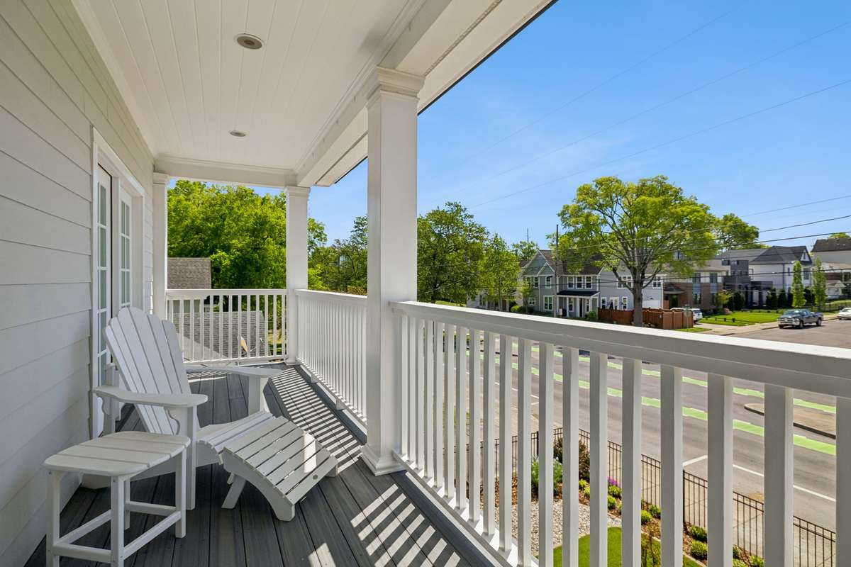 Bedroom 3's balcony access.